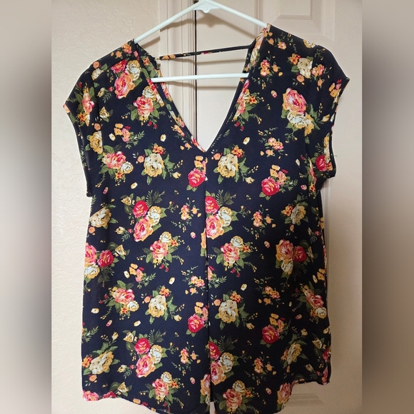 Floral V-Neck Women's Top - Picture 1 of 7